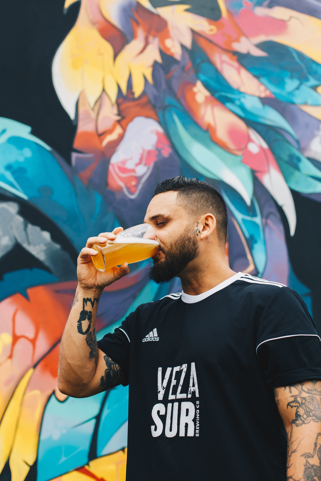 Beardedguy drinking a pint of beer